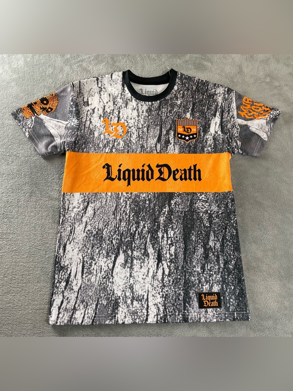 MENS Medium LIQUID DEATH  PERFORMANCE CREW NECK JERSEY SHIRT Short Sleeve NWOT